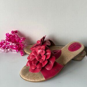 B.O.C. Leather Sandals Flower Embellishment Great condition Size 9